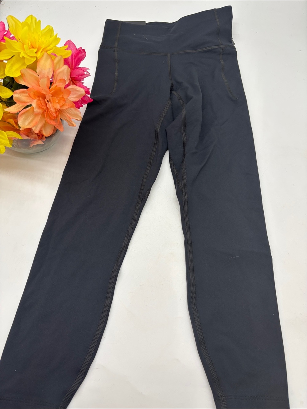 Under Armour nwt Black women’s leggings with Contrasting Stitch